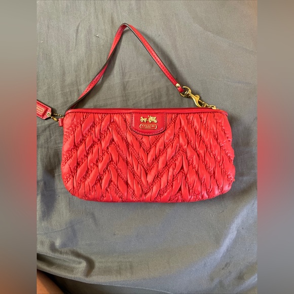 COACH QUILTED CHEVRON MADISON WALLET WRISTLET CLUTCH 70TH ANNIVERSARY RED - Picture 2 of 4